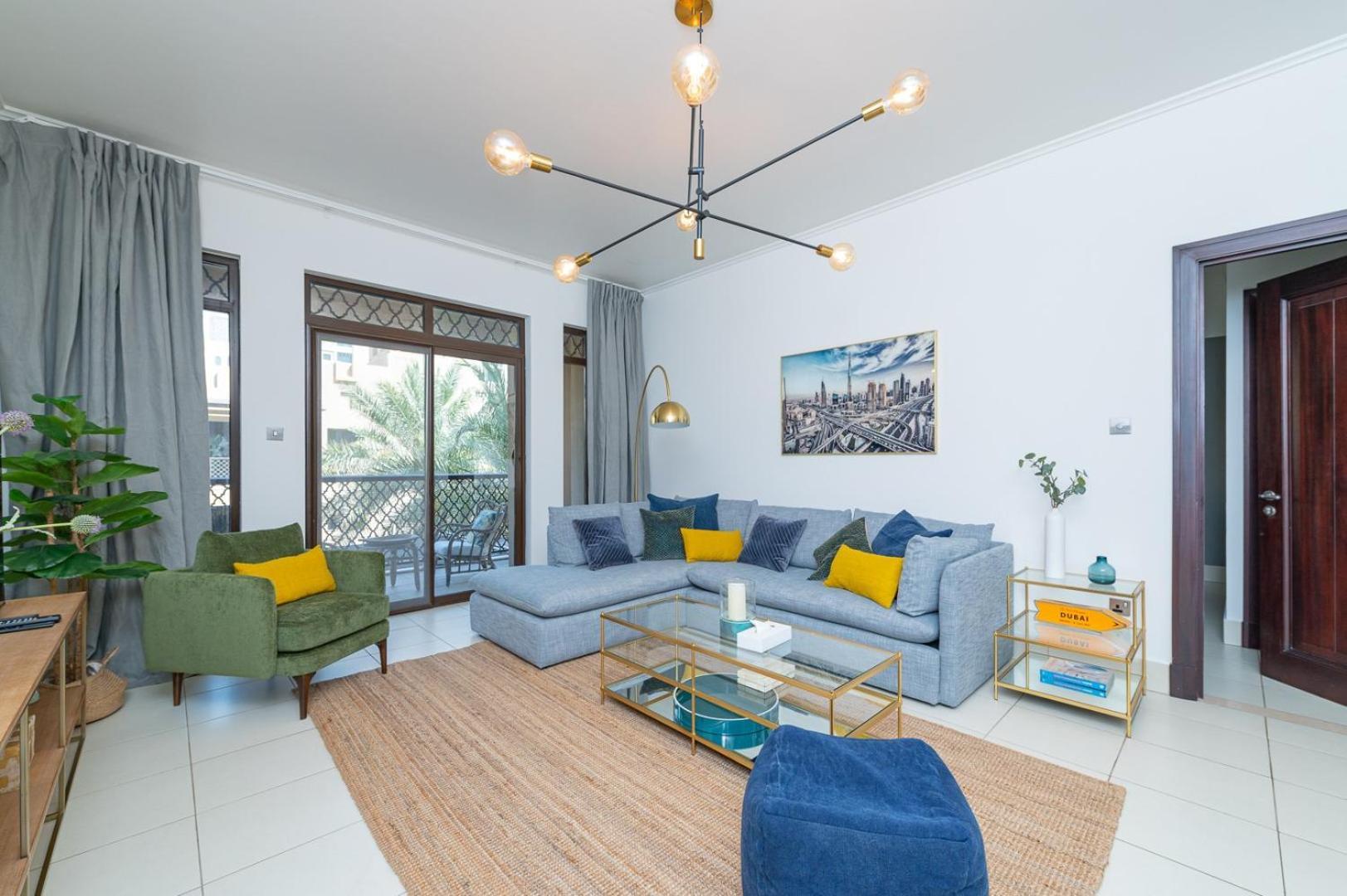 Luxury 2bedroom With Terrace & Burj Khalifa View Apartment *